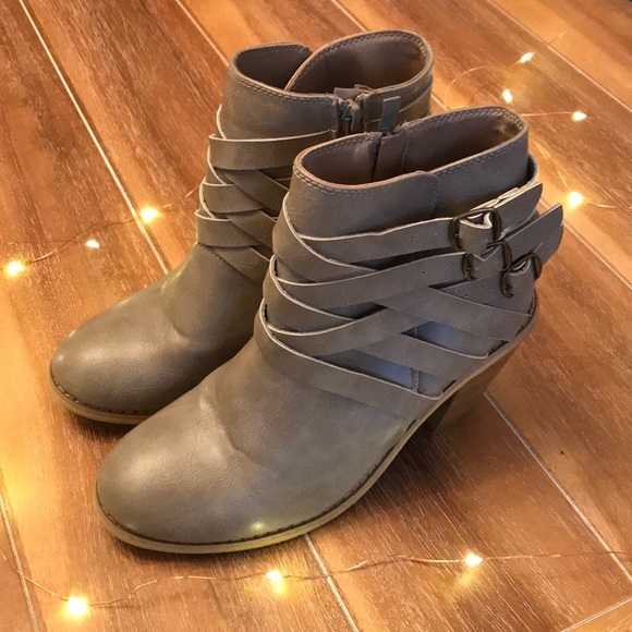 💕 Gorgeous Gray Booties - Picture 1 of 3